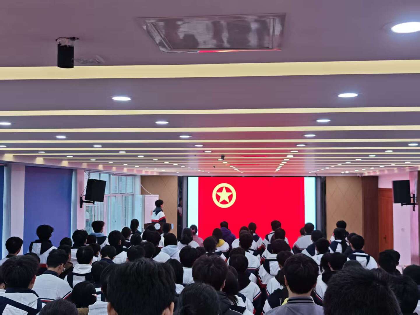 成都浩源学校举行2025年下半年新团员入团宣誓仪式